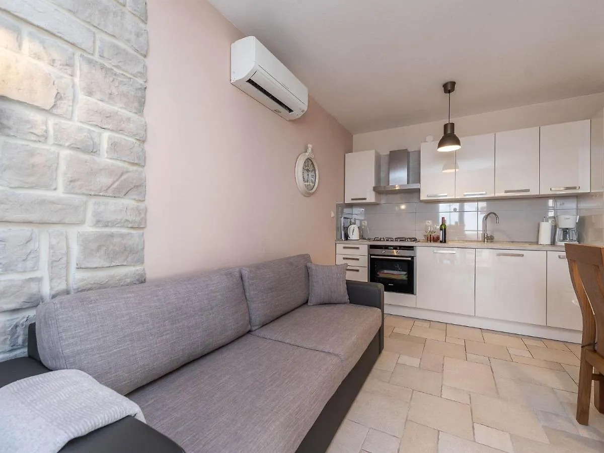 Private Holiday Home In Petrcane By The Sea Kozino
