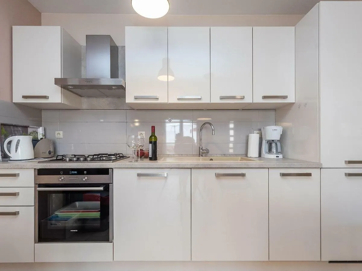Private Holiday Home In Petrcane By The Sea Кожино